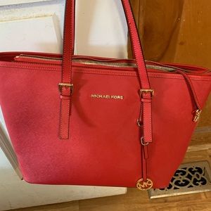 Michael kora purse paid 200$ asking 100$. Used only once . Red in color